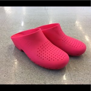Calzuro Autoclavable Clogs
